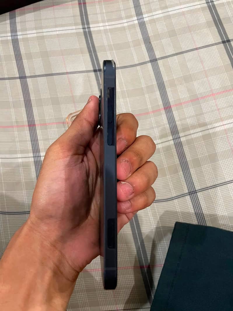 Apple iPhone 12 2