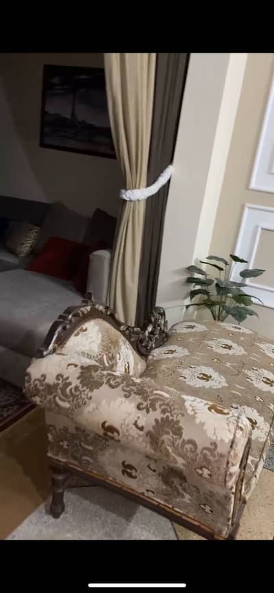 Elegant aur stylish Royal Dewan Sofa for sale.