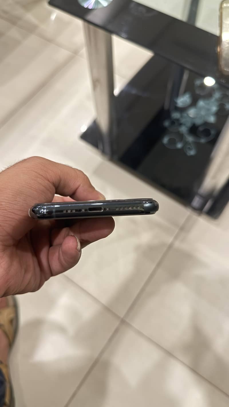 Apple iPhone 11 Pro 1