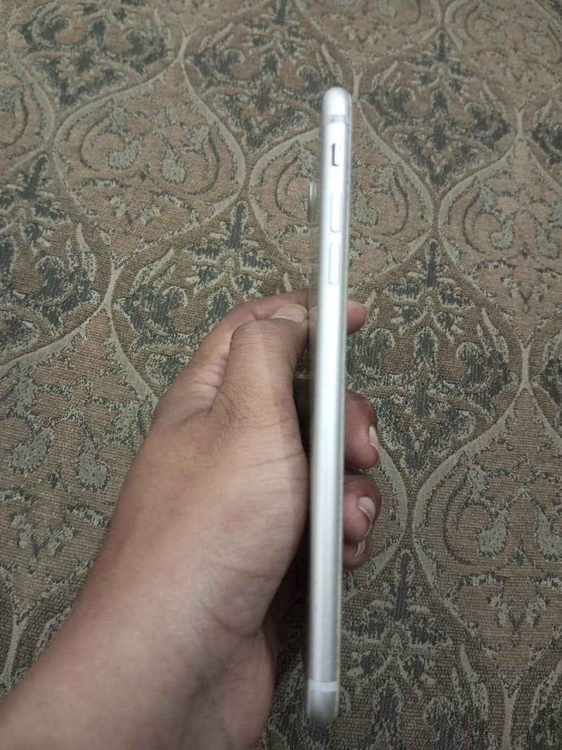 Apple iPhone 7 Plus 4
