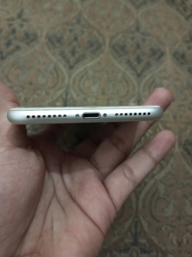 Apple iPhone 7 Plus 5