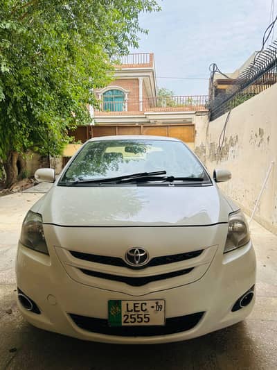 Toyota Belta 2006_2009 pearl white colour