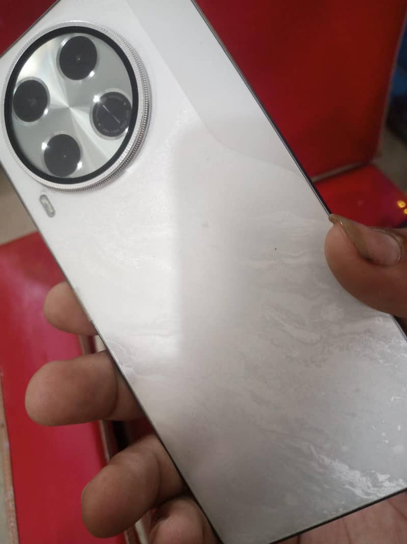 Tecno CAMON 30 1
