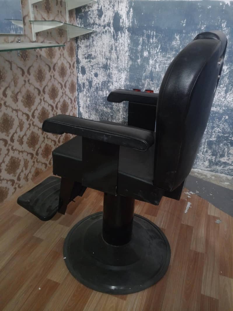 makeup chair 1