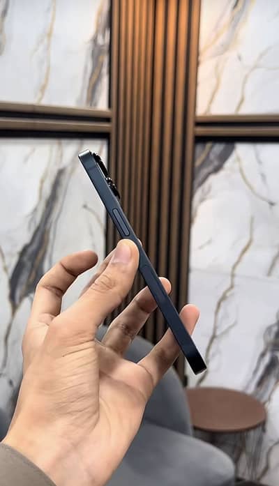 Apple iPhone 14