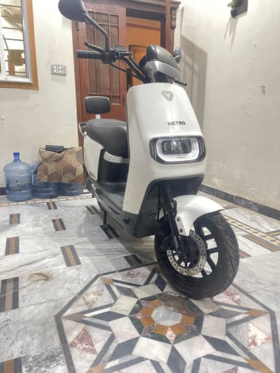 metro E8S pro with lithium ion battery