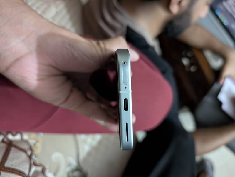 Google Pixel 9 5