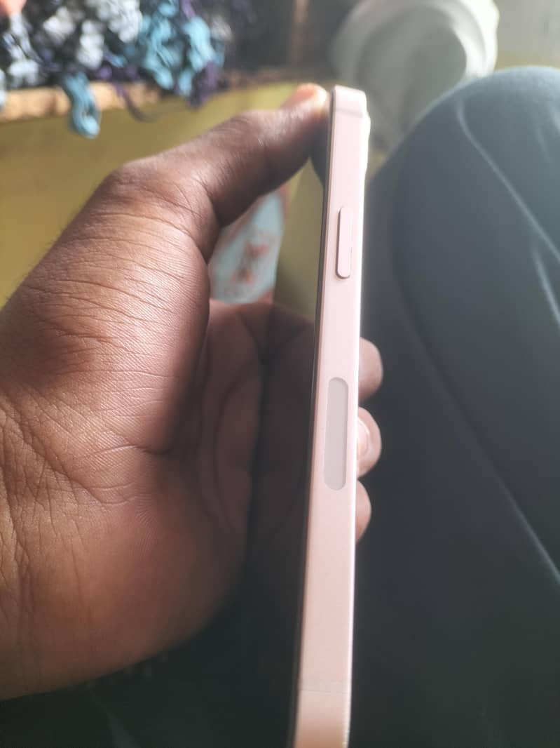 Apple iPhone 13 1