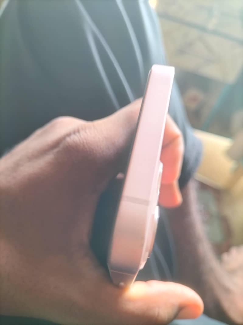 Apple iPhone 13 2