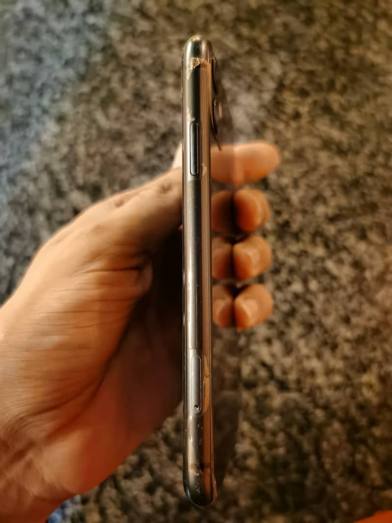 Apple iPhone 11 3