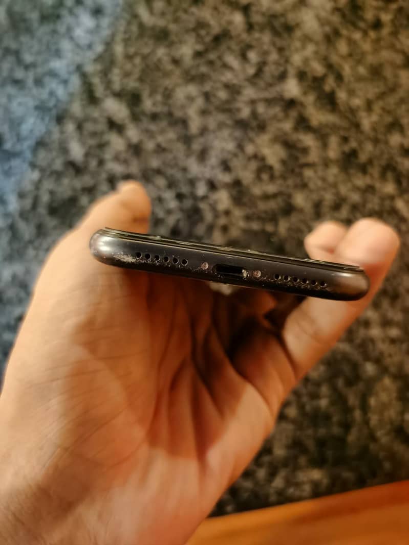 Apple iPhone 11 4