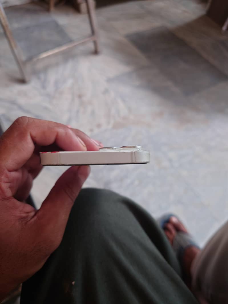 Apple iPhone 14 3