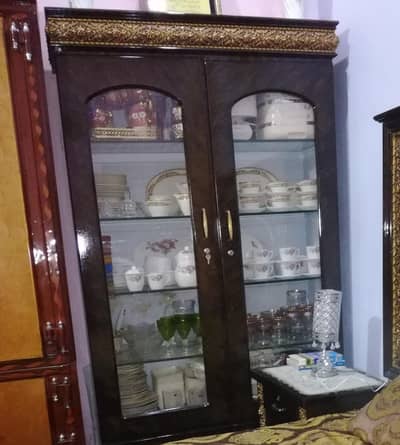 Showcase ,new condition,madni furnitures