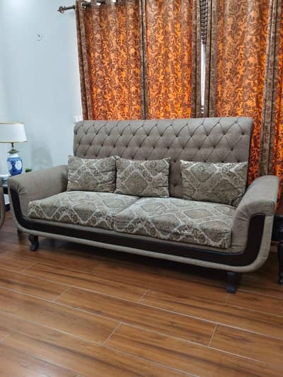 7 seater sofa set In excellent condition