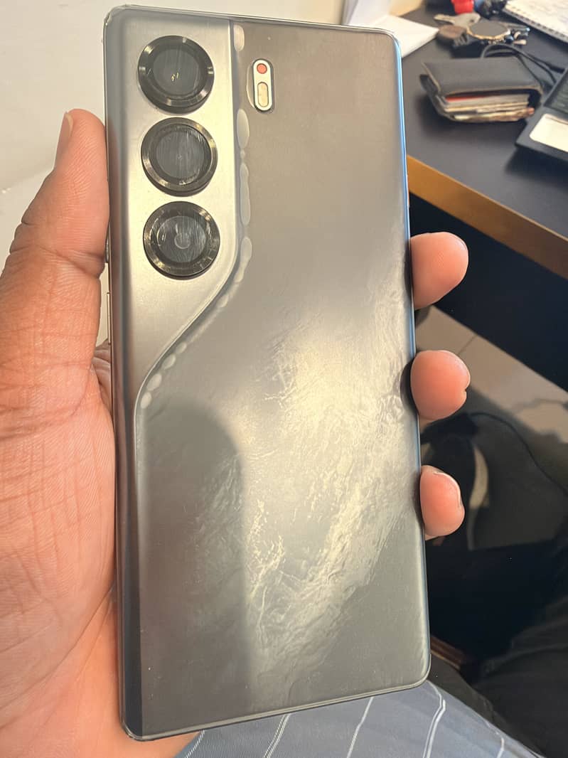 Tecno CAMON 40 Pro 2