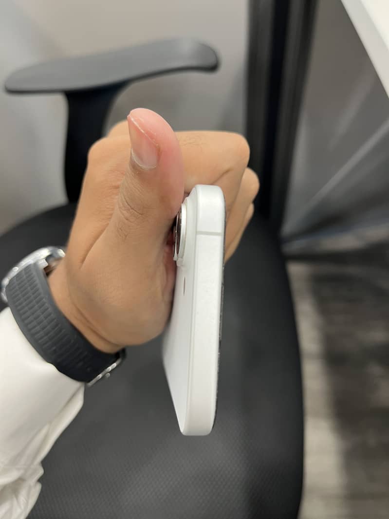 Apple iPhone 16 2