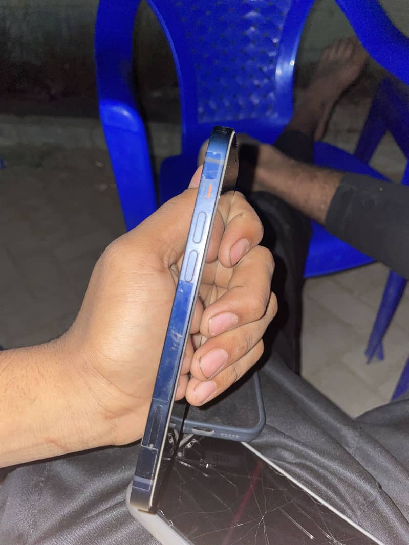 Apple iPhone 12 1