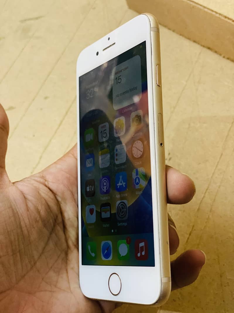Apple iPhone 8 3