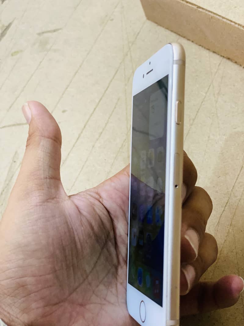 Apple iPhone 8 4
