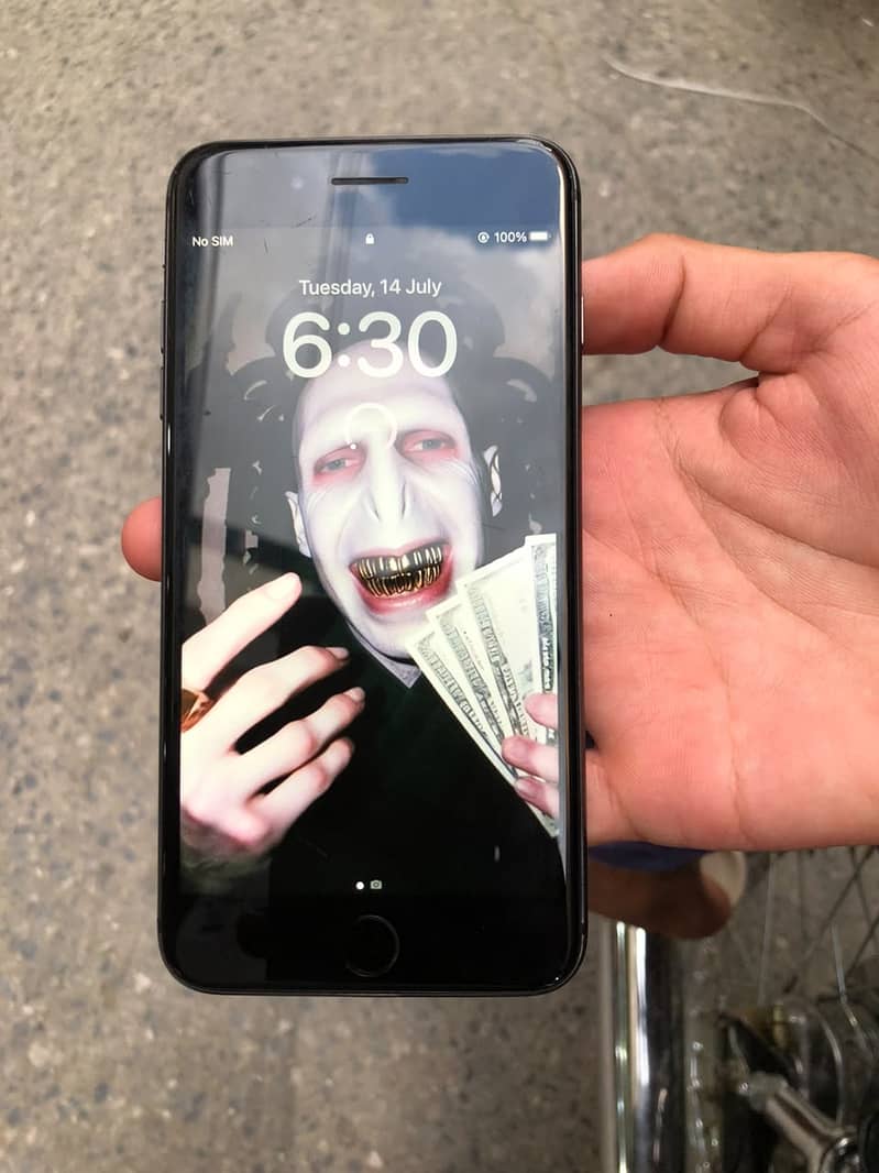 Apple iPhone 8 Plus 0