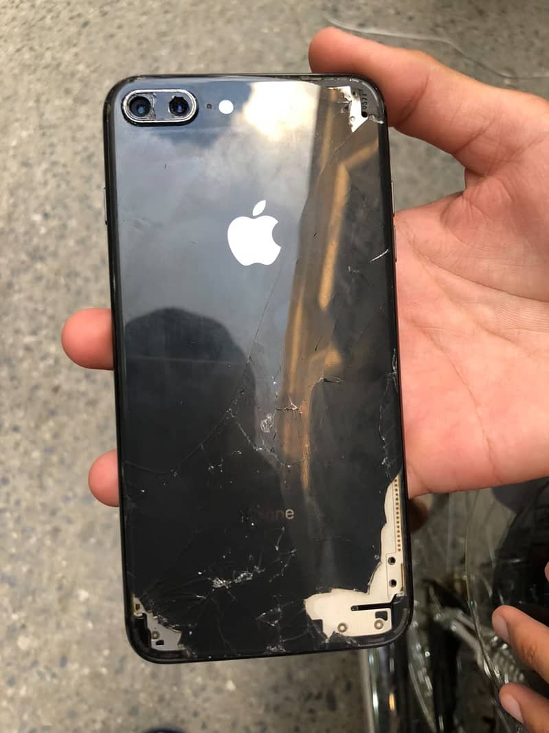 Apple iPhone 8 Plus 1