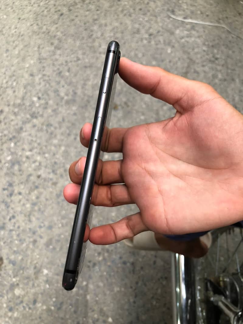 Apple iPhone 8 Plus 2