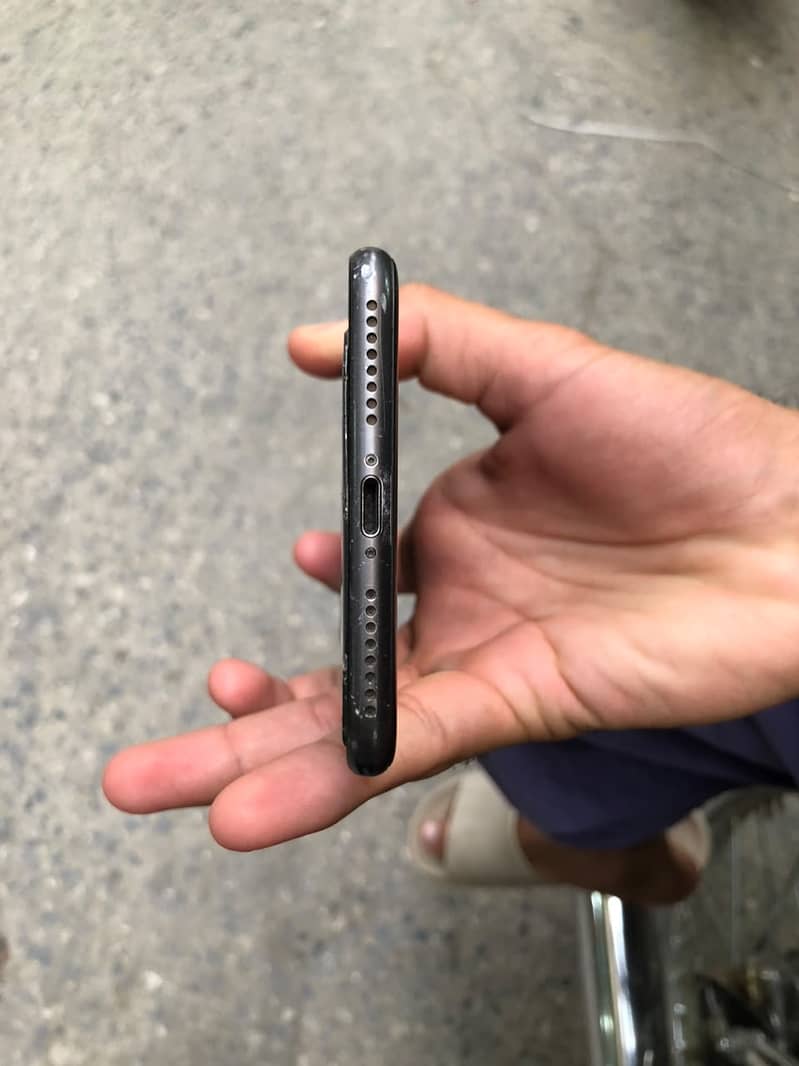 Apple iPhone 8 Plus 3