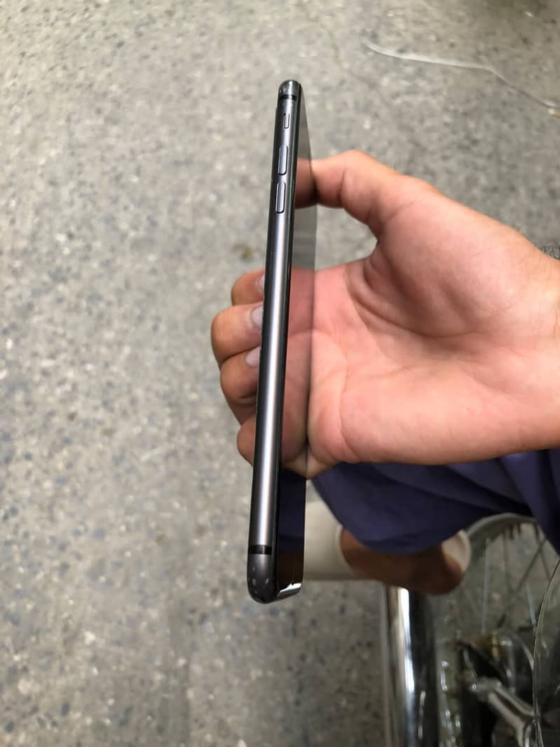 Apple iPhone 8 Plus 4