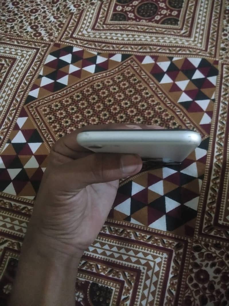 Apple iPhone SE 6