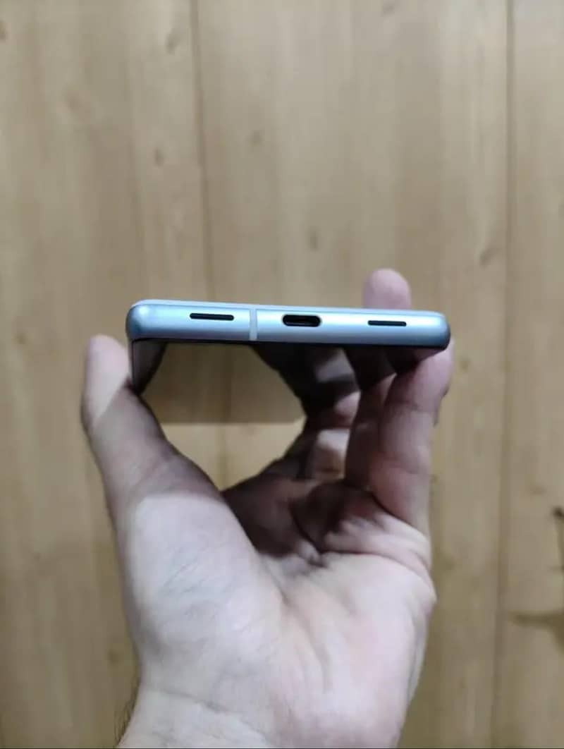Google Pixel 7a 5