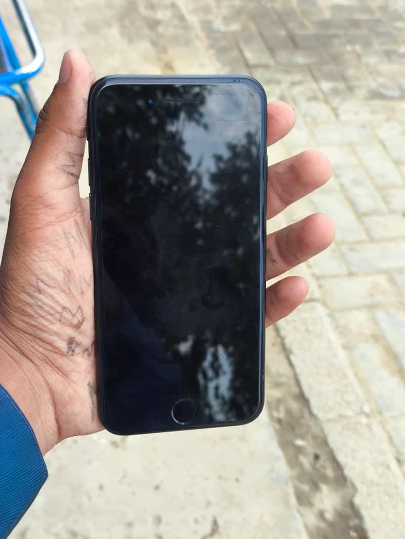 Apple iPhone SE 6