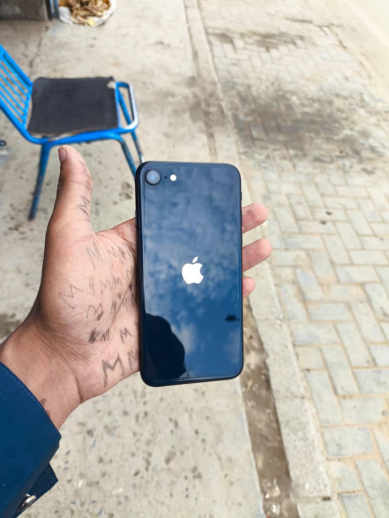 Apple iPhone SE 8
