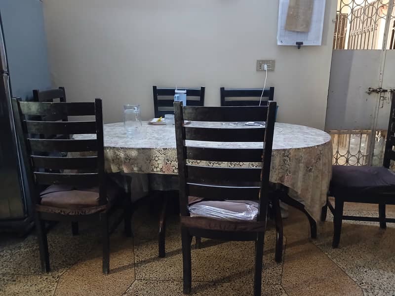 Dinning table 0