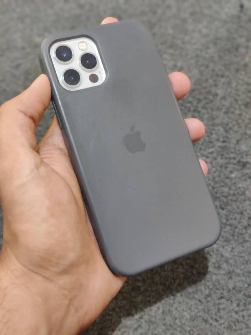 iPhone 12 Pro + one plus 9 0