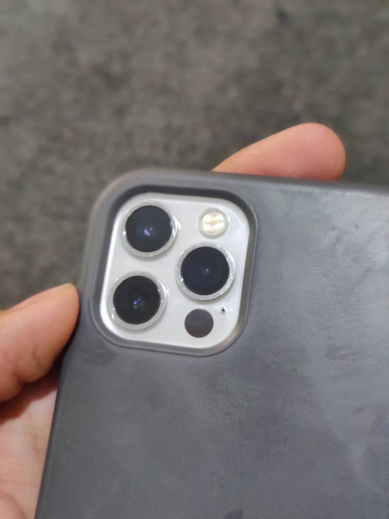 iPhone 12 Pro + one plus 9 2