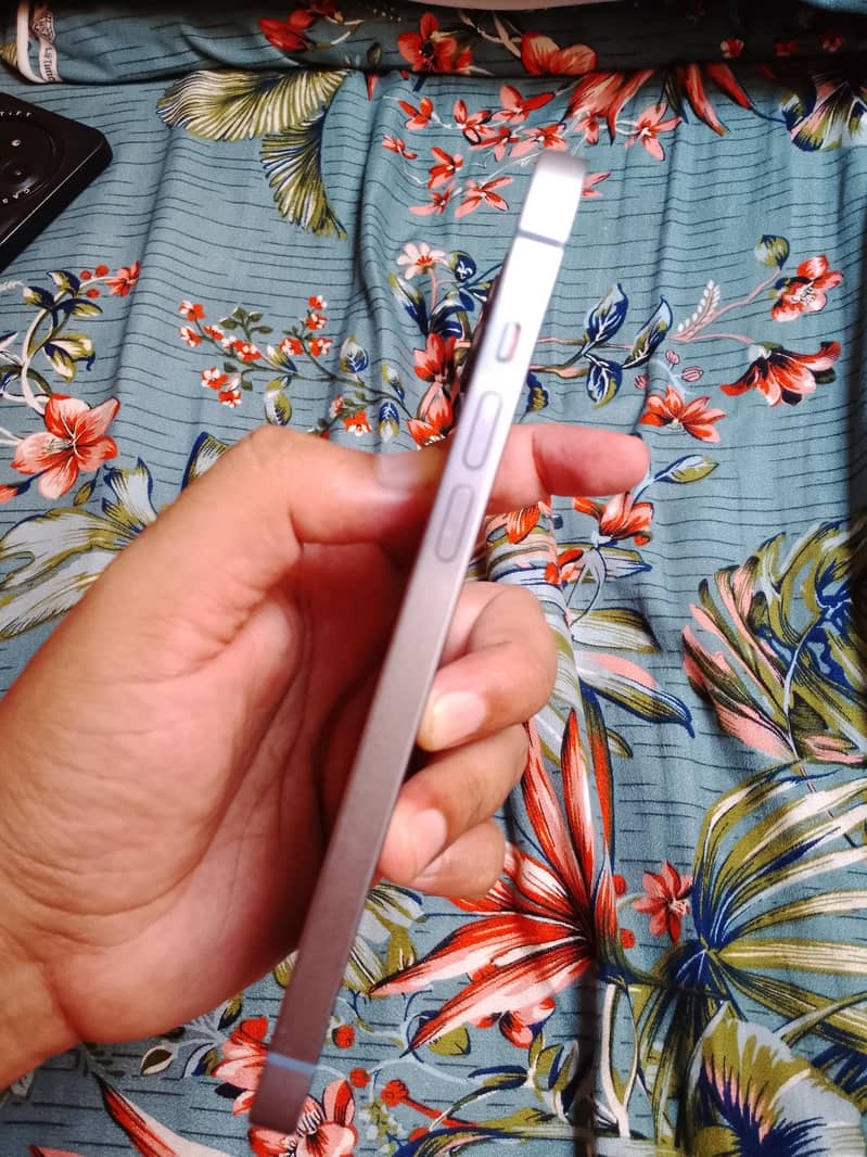 Apple iPhone 14 plus 3