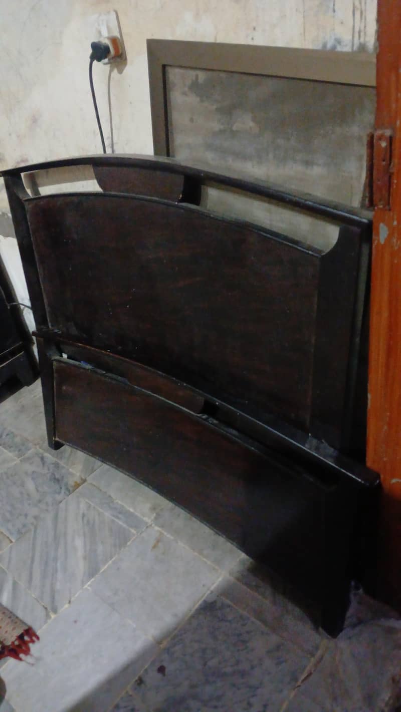 Single bed 0