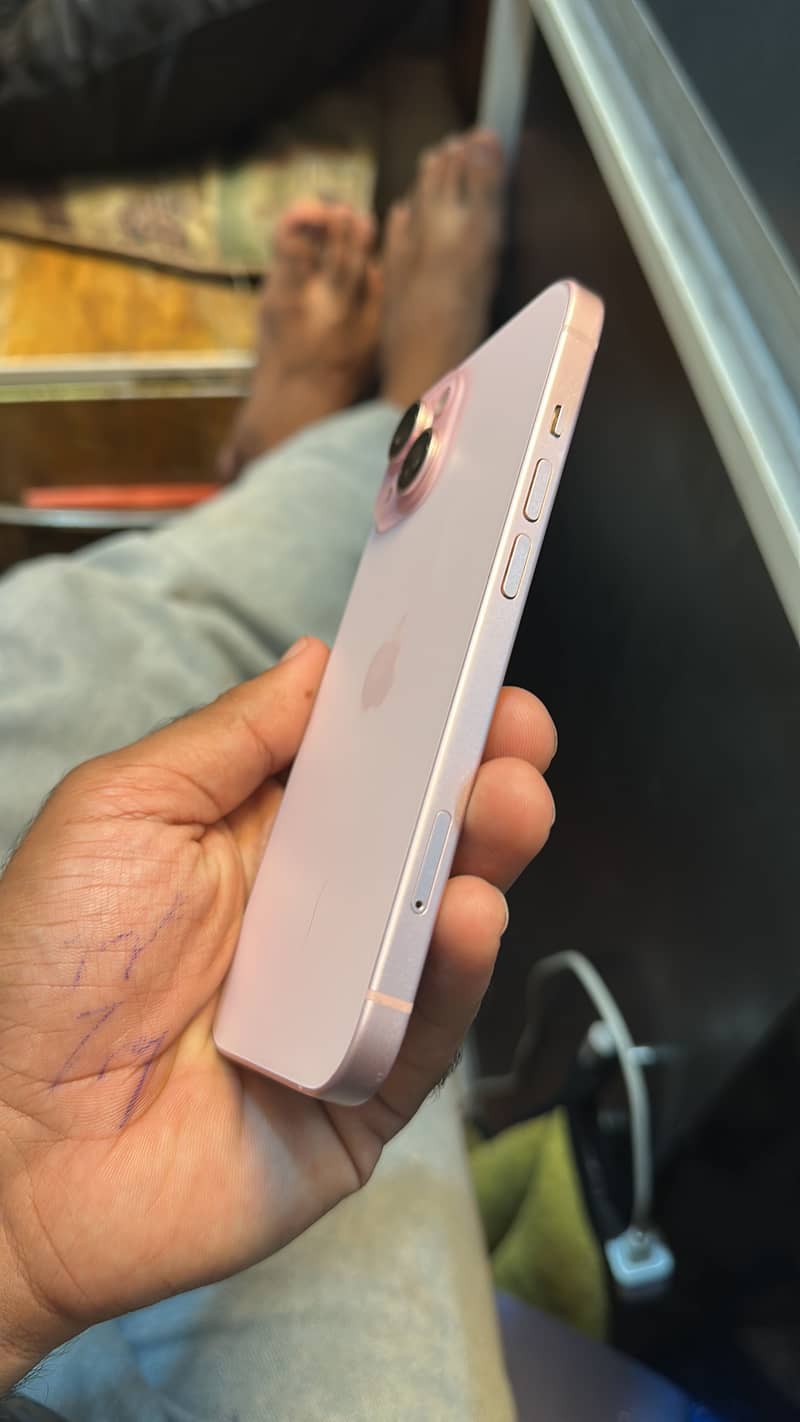 Apple iPhone 15 2