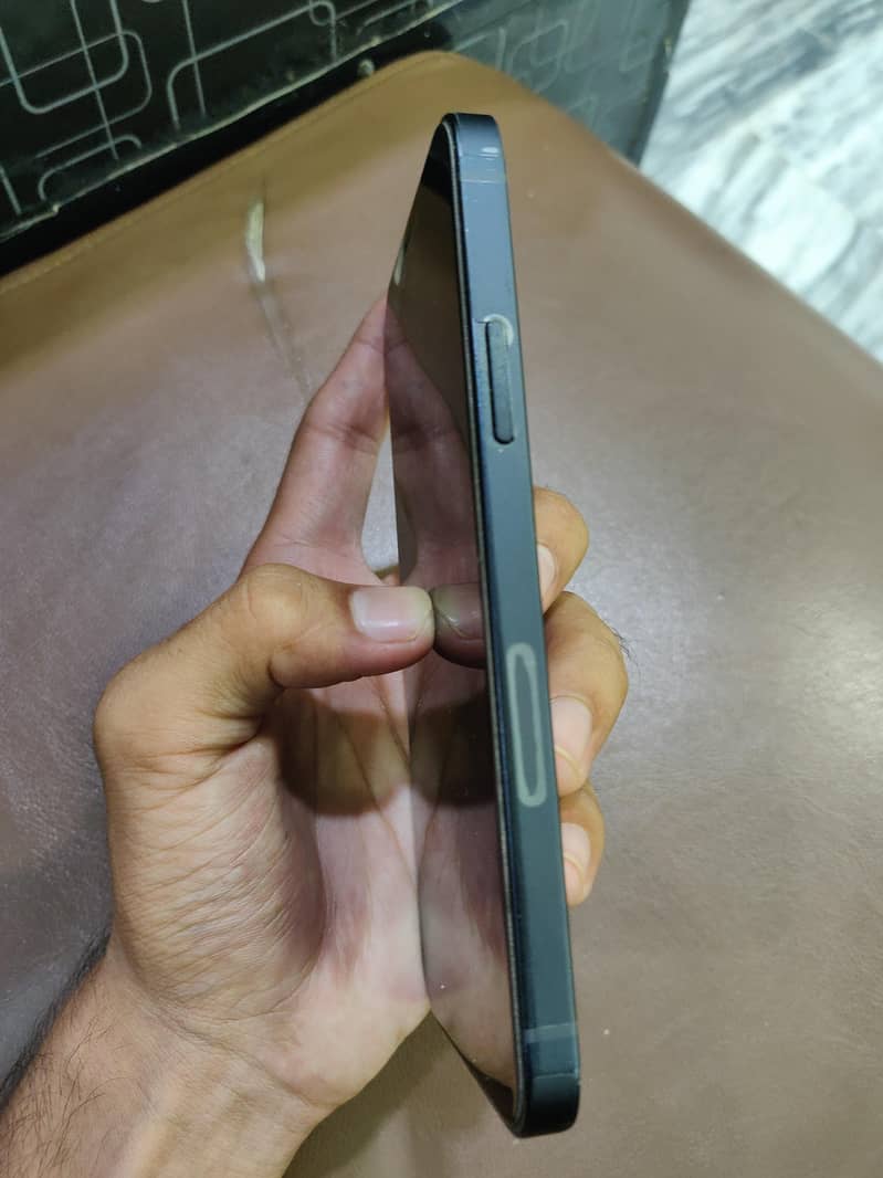 Apple iPhone 12 3
