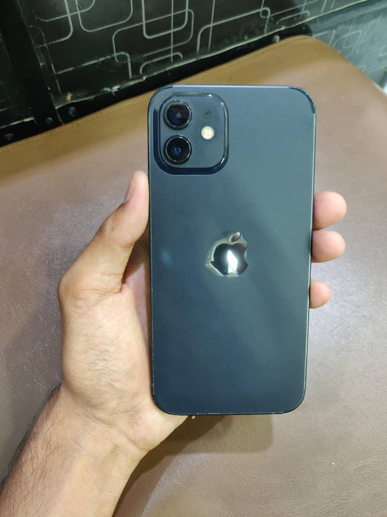 Apple iPhone 12 4
