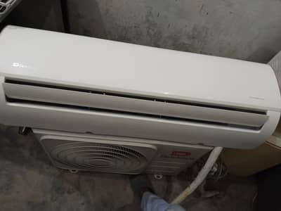 Dawlance 1.5 Ton AC for Sale – Excellent Condition (Only 1 Year Used)