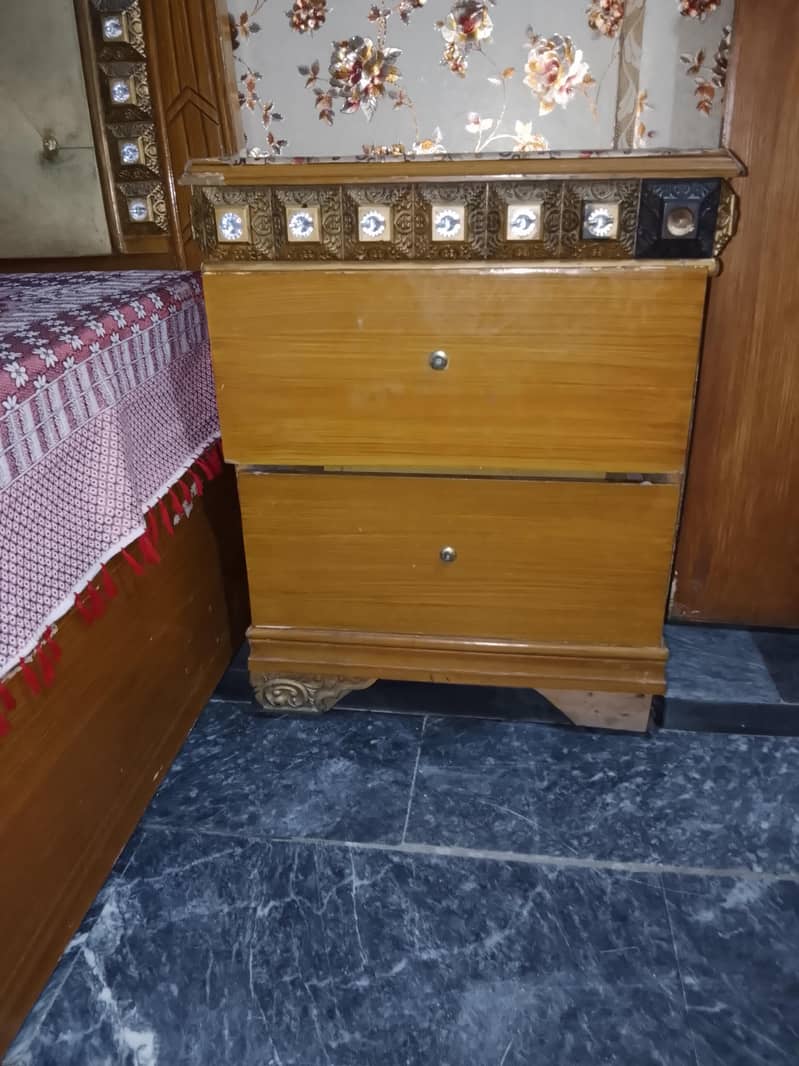 Bed without matrus,side table 2,dressing table,big table,2 mini table 1