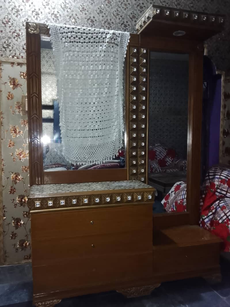 Bed without matrus,side table 2,dressing table,big table,2 mini table 2