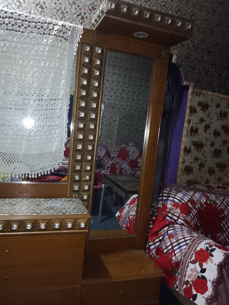 Bed without matrus,side table 2,dressing table,big table,2 mini table 5