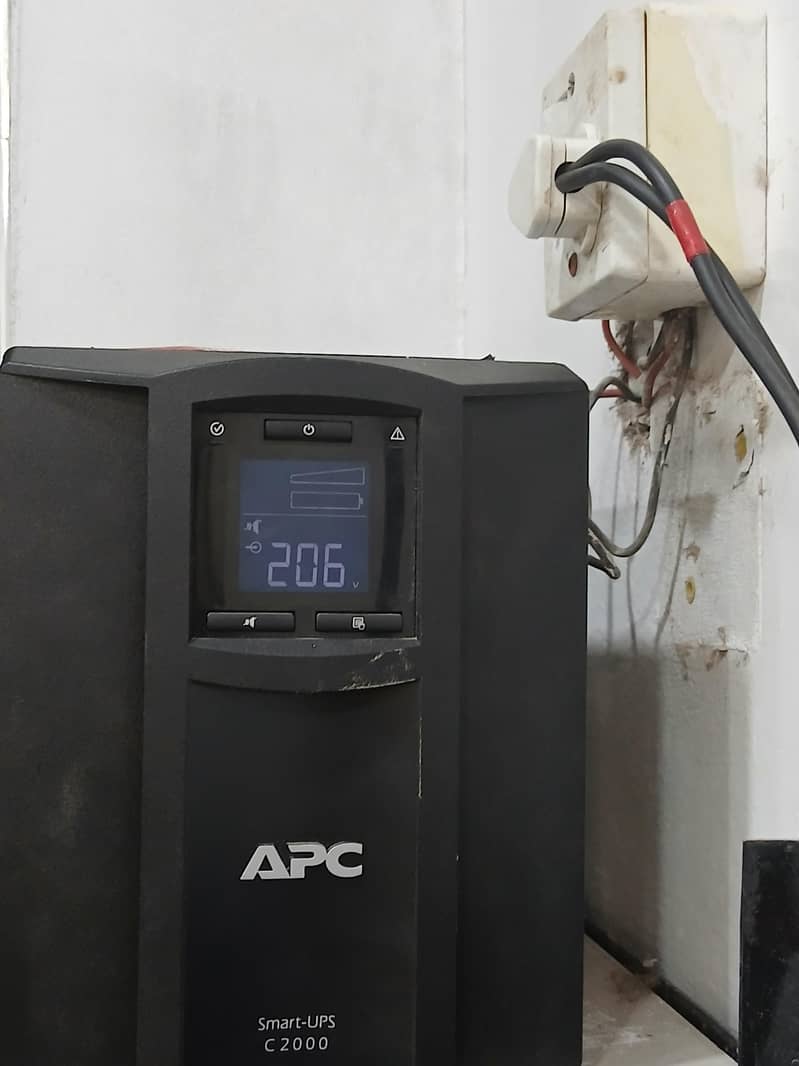 APC smart Ups c2000 3