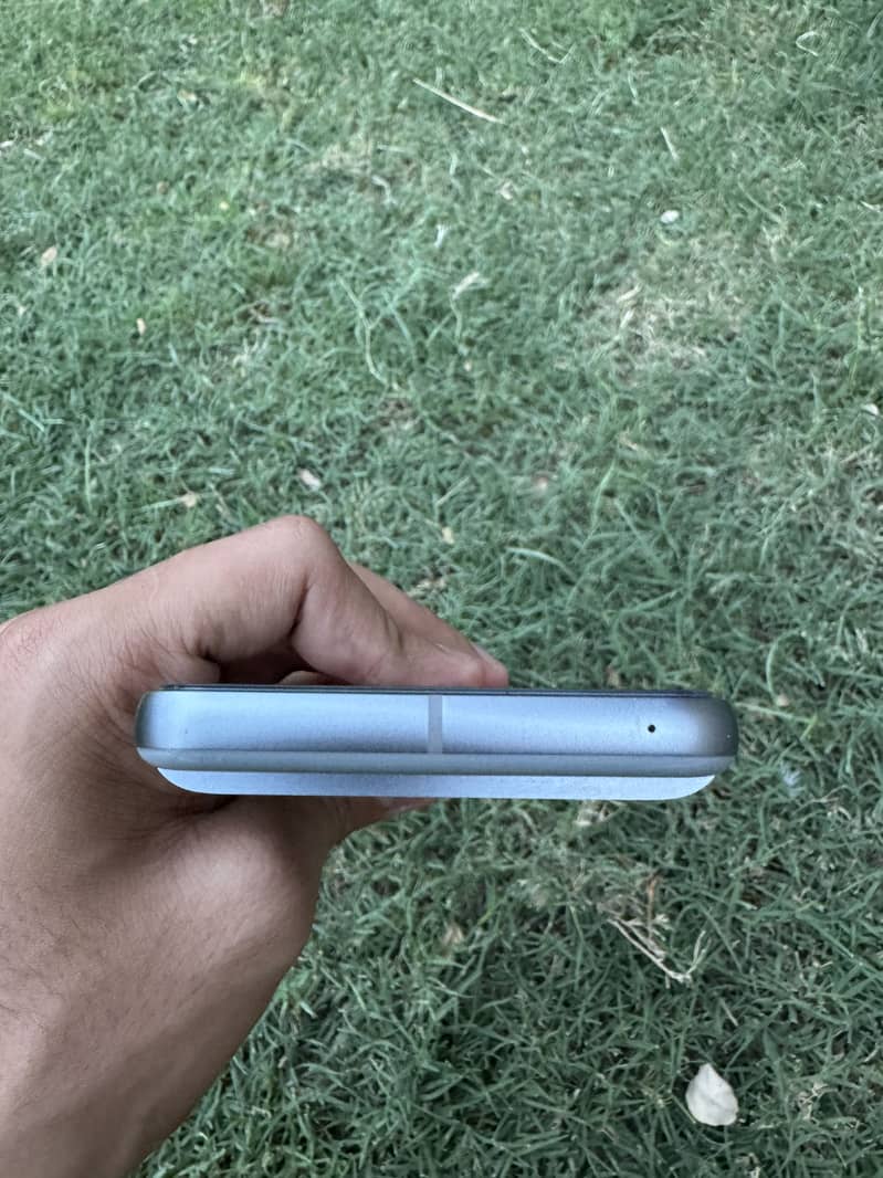 Google Pixel 8 4
