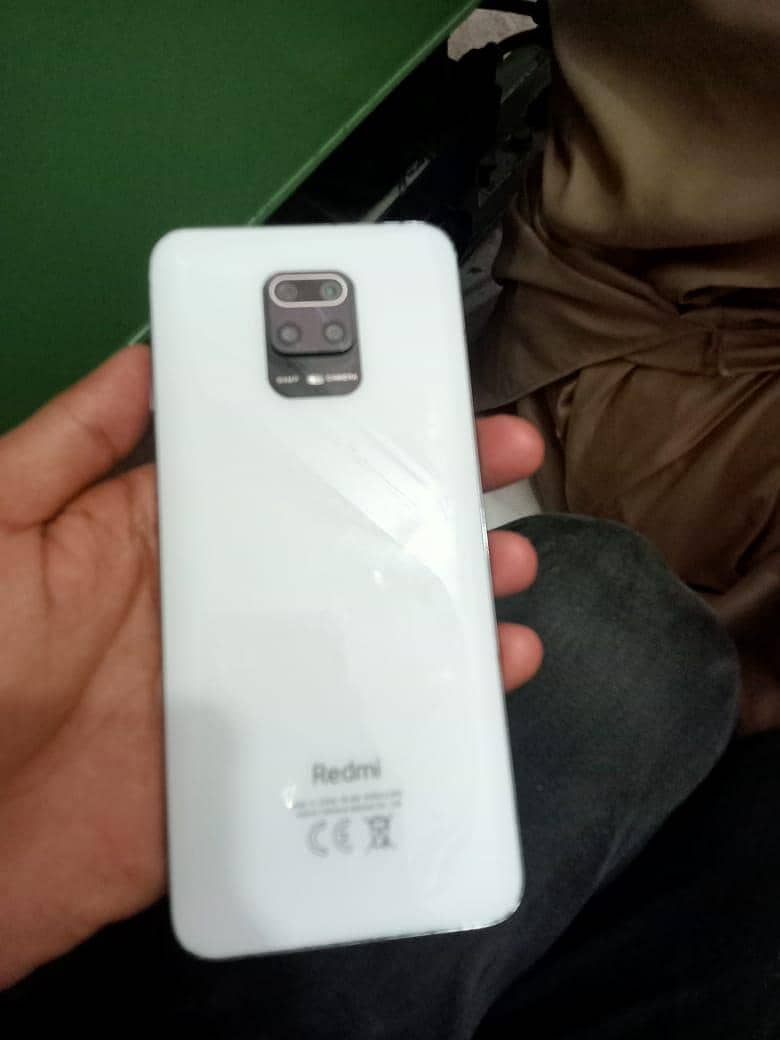 Xiaomi Redmi Note 9S 4