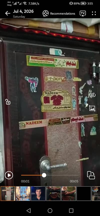 iron ma Almari clothes ki ha