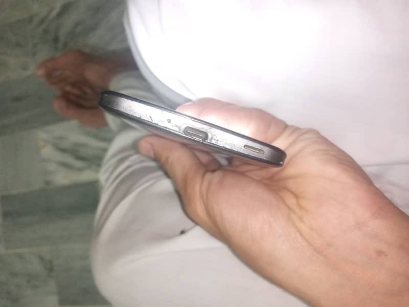 Sharp Aquos Zero 6