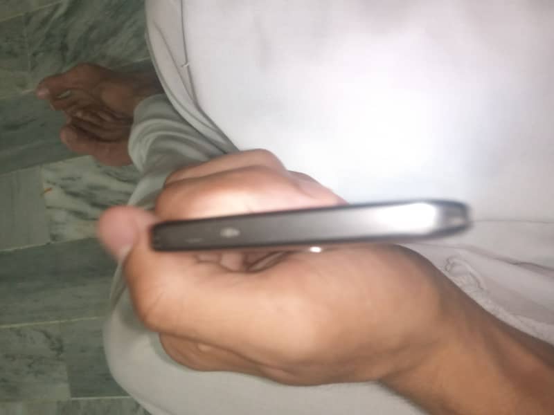 Sharp Aquos Zero 8